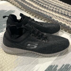 Sketchers size 9.5